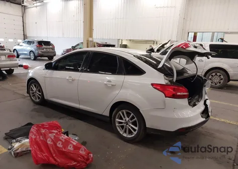 2015 Ford Focus Se z USA, uszkodzony, nr VIN 1FADP3F23FL316982